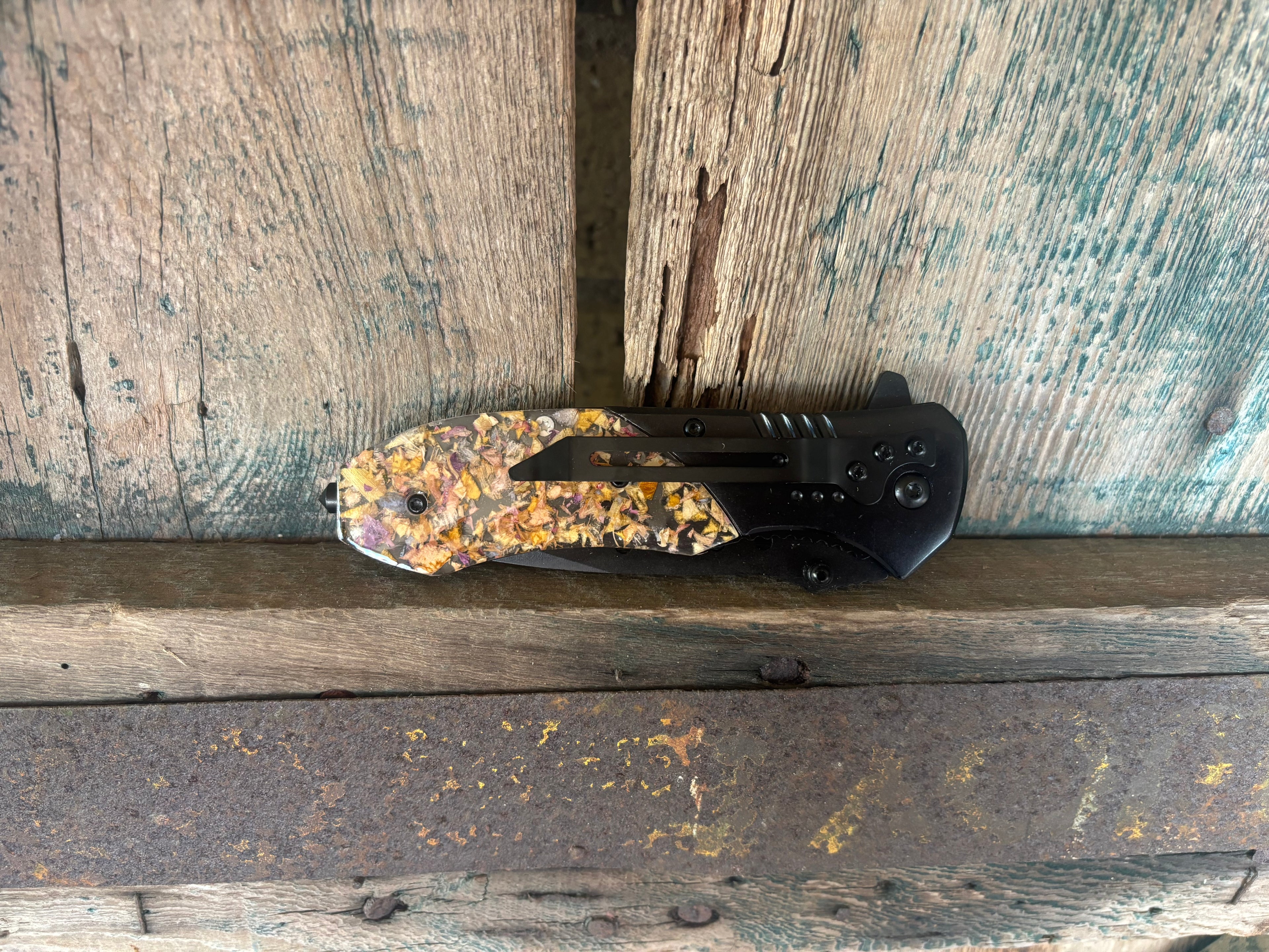 Memorial knife